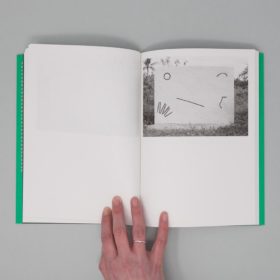 Buiding a wall - A book by Roméo Julien – Image 8