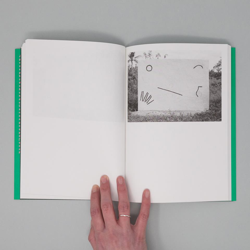 Buiding a wall - A book by Roméo Julien – Image 8